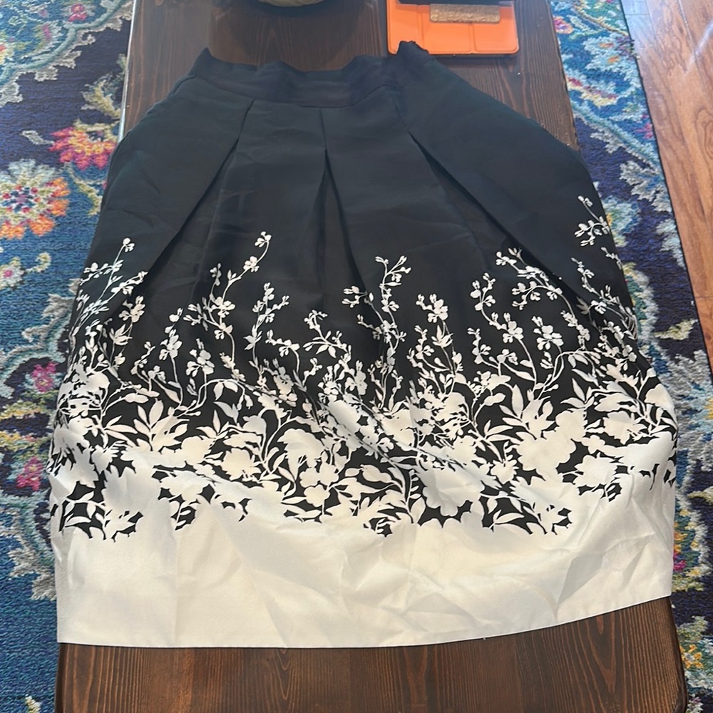 White House Black Market Black and White Bubble Skirt